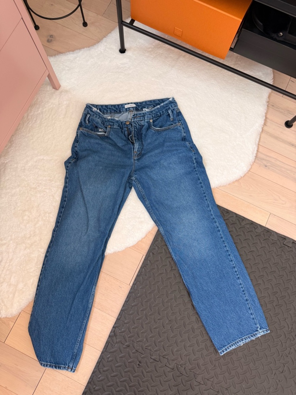 Good American Straight-Leg Mid Blue Jeans